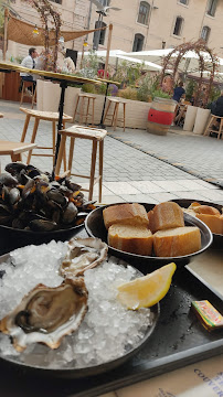 Plats et boissons du Restaurant de fruits de mer Coquillages Claude Les Grandes Halles Du vieux Port à Marseille - n°9