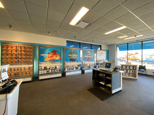 Cell Phone Store «AT&T Authorized Retailer», reviews and photos, 13 N Groesbeck Hwy, Charter Twp of Clinton, MI 48036, USA