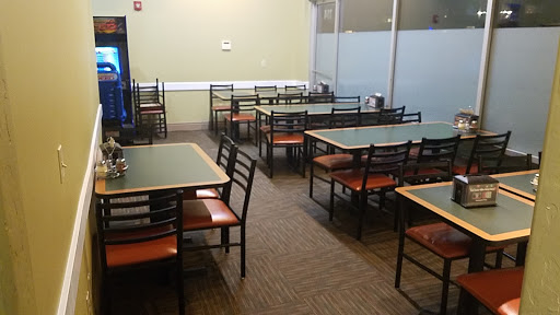 Pizza Restaurant «Round Table Pizza», reviews and photos, 16108 Ash Way, Lynnwood, WA 98087, USA