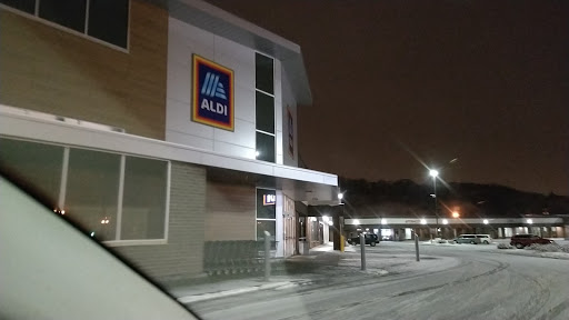 Shopping Mall «Sibley Plaza», reviews and photos, 2401 7th St W, St Paul, MN 55116, USA