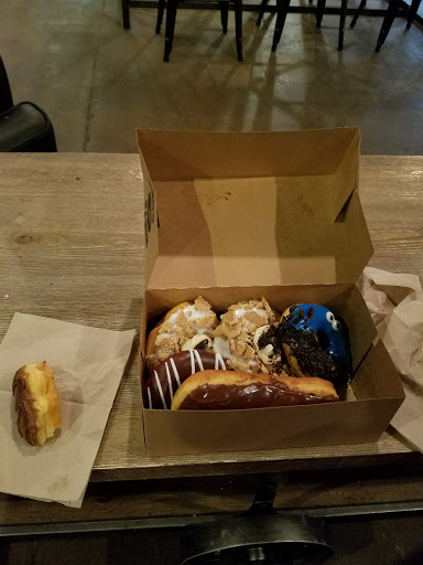 Donut Shop «Hurts Donut», reviews and photos, 7010 W 21st St, Wichita, KS 67205, USA