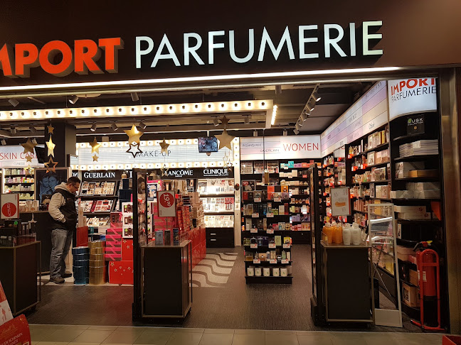 Rezensionen über Import Parfumerie Meyrin Centre Commmercial in Genf - Kosmetikgeschäft