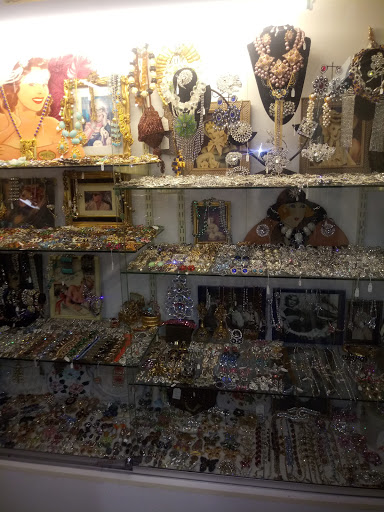 Used Clothing Store «Decades Vintage Clothing», reviews and photos, 627 S State St, Salt Lake City, UT 84111, USA