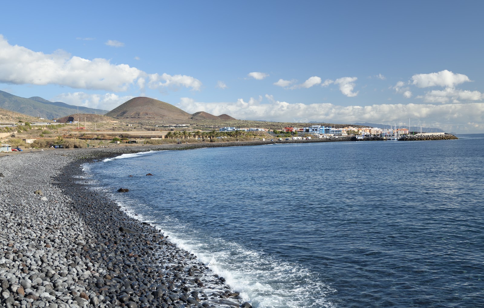 Foto av Playa de Arriba med grå sten yta