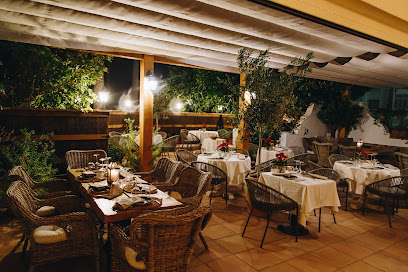 Restaurante Chez Philippe - Urbanizacion Los Naranjos Country Club, Av. del Prado, 29660 Marbella, Málaga, Spain