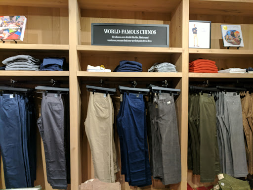 Clothing Store «J.Crew», reviews and photos, 3423 N Southport Ave, Chicago, IL 60657, USA