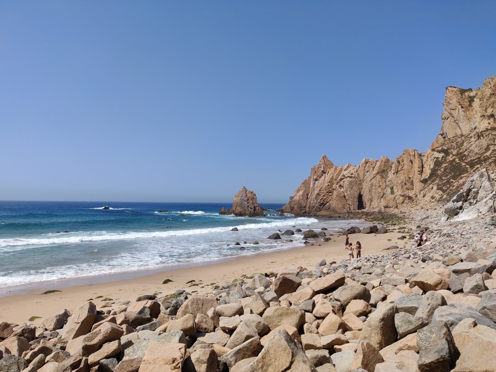 Foto von Praia da Aroeira und seine wunderschöne Landschaft