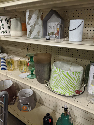 Home Goods Store «At Home», reviews and photos, 5901 Mercury Dr, Dearborn, MI 48126, USA