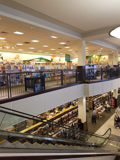 Book Store «Barnes & Noble», reviews and photos, 55 Parsonage Rd, Edison, NJ 08837, USA