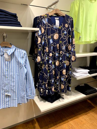 Stores to buy women's shirts Prague