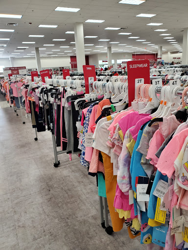 Clothing Store «Burlington Coat Factory», reviews and photos, 6120 Northwest Hwy, Crystal Lake, IL 60014, USA