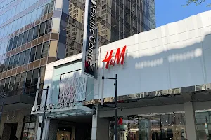 H&M image