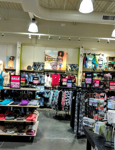Clothing Store «rue21 - Closing in June», reviews and photos, 829 N 10th St d, Renton, WA 98057, USA