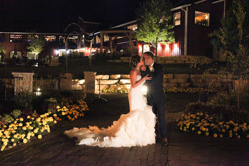 Bridal Shop «Bella Bianca Bridal», reviews and photos, 17W527 E Roosevelt Rd, Oakbrook Terrace, IL 60181, USA