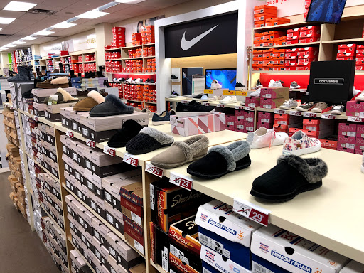 Shoe Store «Famous Footwear», reviews and photos, 40-24 College Point Blvd, Flushing, NY 11354, USA