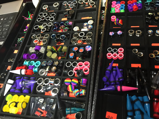 Find bright ideas tattoo and piercing reviews for your next unique tattoo in Rockford at Euro Tattoo