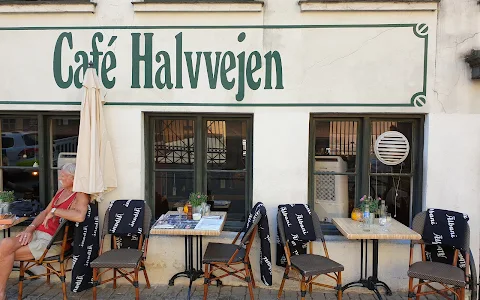 Café Halvvejen image