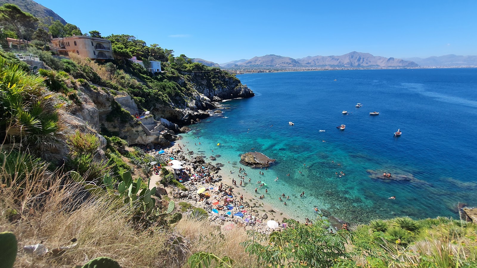 Fotografie cu Spiaggia dei Francesi cu nivelul de curățenie in medie