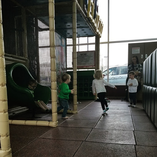 Shopping Mall «Rolling Meadows Shopping Center», reviews and photos, 3068 Kirchoff Rd, Rolling Meadows, IL 60008, USA