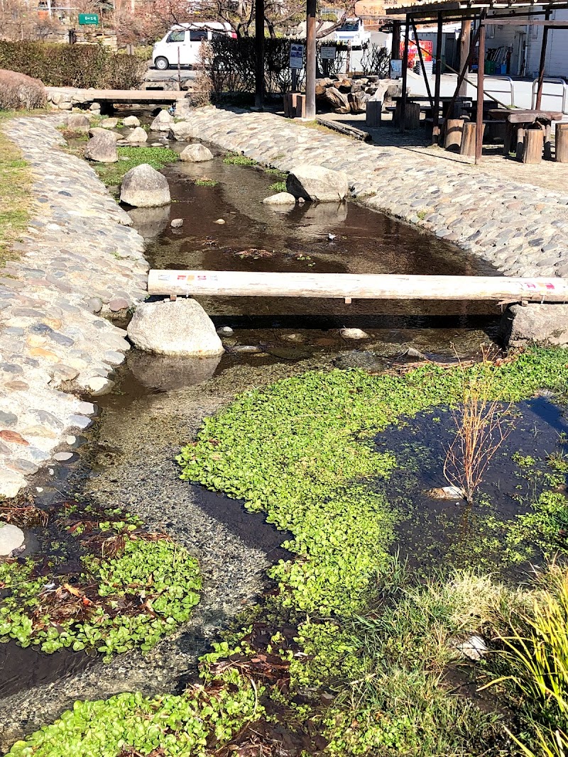 白州の名水コーナー 山梨県北杜市白州町白須 観光名所 グルコミ