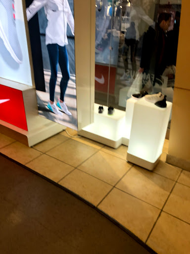 Shoe Store «Famous Footwear», reviews and photos, 40-24 College Point Blvd, Flushing, NY 11354, USA