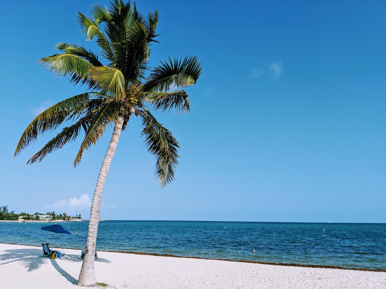 Zdjęcie Sombrero beach - popularne miejsce wśród znawców relaksu