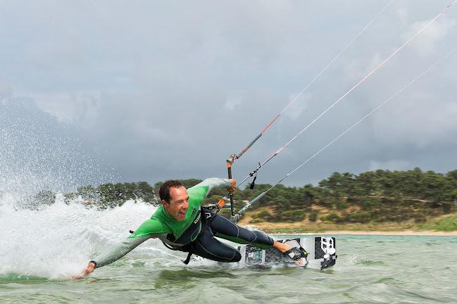 South Adventures Surf, Kitesurf and Stand Up Paddle School - Escola