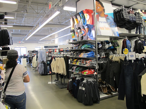 Clothing Store «Old Navy», reviews and photos, 19401 Alderwood Mall Pkwy, Lynnwood, WA 98036, USA