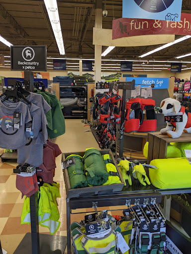 Pet Supply Store «Petco Animal Supplies», reviews and photos, 1619 SE Ensign Ln, Warrenton, OR 97146, USA