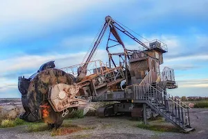 Historischer Schaufelradbagger aus dem Tagebau Schöningen image