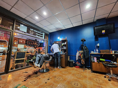 Twenty-Four Barber Shop ร้านตัดผมชายแปดริ้ว