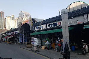 Seosan Dongbu Traditional Market image
