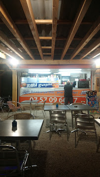 Atmosphère du Restauration rapide Bla bla Burgers à Saint-Julien-les-Rosiers - n°3