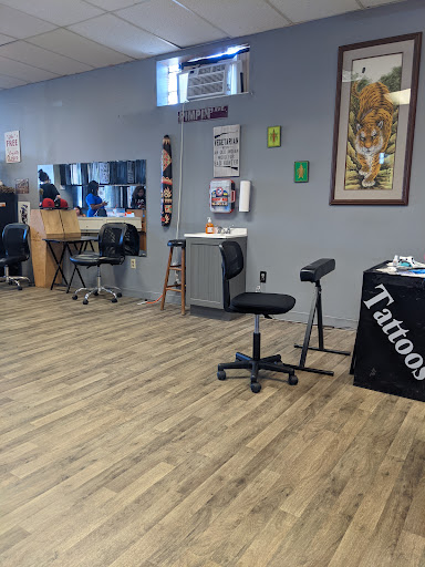 Tattoo Shop «Fat Cats Tattoos», reviews and photos, 111 State Rd NW, Warren, OH 44483, USA