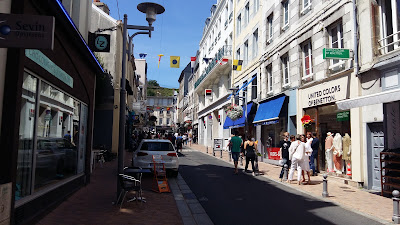Le Petit Bar à Granville