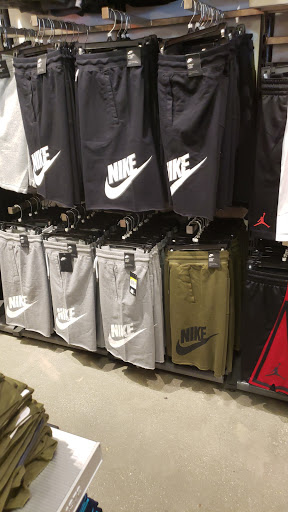 Clothing Store «Nike Factory Store», reviews and photos, 4101 S Carrollton Ave, New Orleans, LA 70119, USA