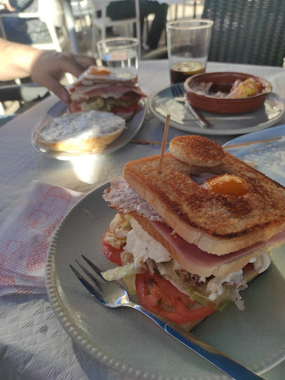 Cafetería Desigual - C. Úbeda, 13, 26360 Fuenmayor, La Rioja, Spain