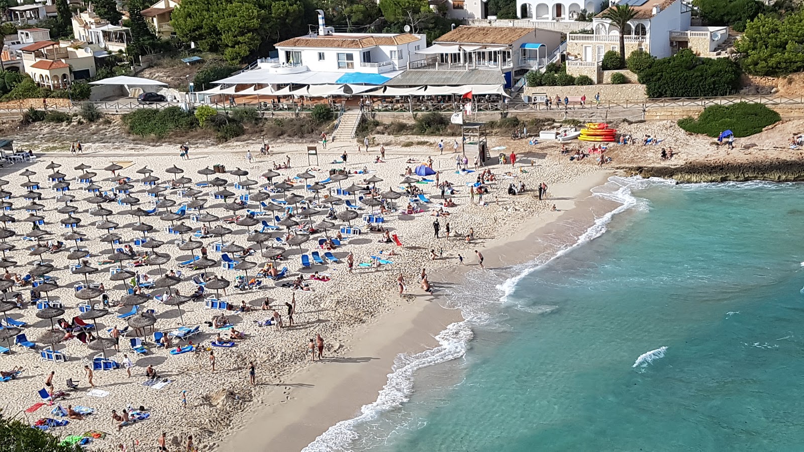 Zdjęcie Plaża Estany d'en Mas i jego piękne krajobrazy