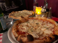 Pizza du Restaurant italien Trattoria dell'isola sarda à Paris - n°10
