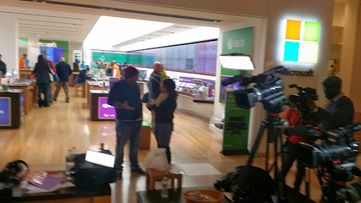 Electronics Store «Microsoft Store - The Westchester», reviews and photos, 125 Westchester Ave, White Plains, NY 10601, USA