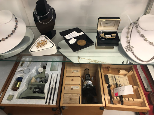 Thrift Store «Assistance League of Greater Placer - Thrift Shop», reviews and photos, 1263 Grass Valley Hwy, Auburn, CA 95603, USA