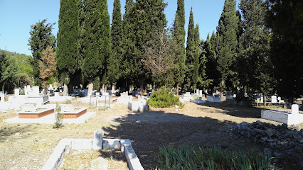 Özbek Mezarlığı