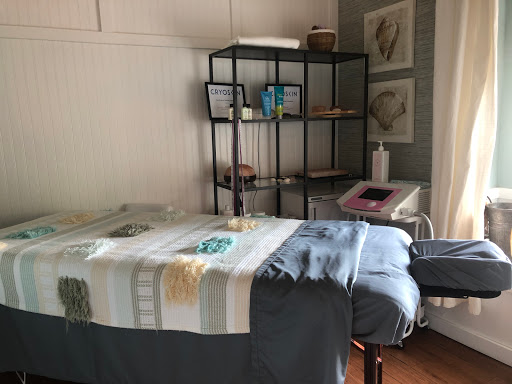 Tanning Salon «Chatham Beach Salon», reviews and photos, 12 Park St, Thomaston, CT 06787, USA