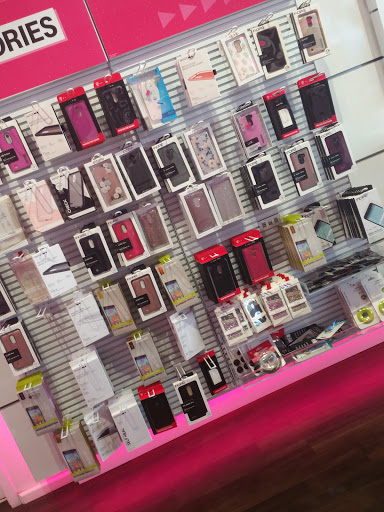 Cell Phone Store «T-Mobile», reviews and photos, 1606 N Dixie Hwy, Elizabethtown, KY 42701, USA
