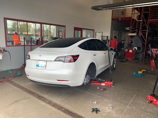 Tire Shop «Discount Tire Store - Louisville, KY», reviews and photos, 2131 S Hurstbourne Pkwy, Louisville, KY 40220, USA