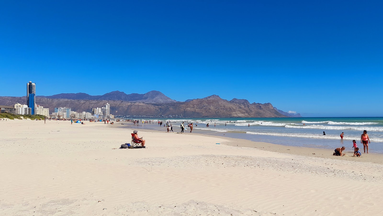 Fotografija Strand beach z svetel fin pesek površino