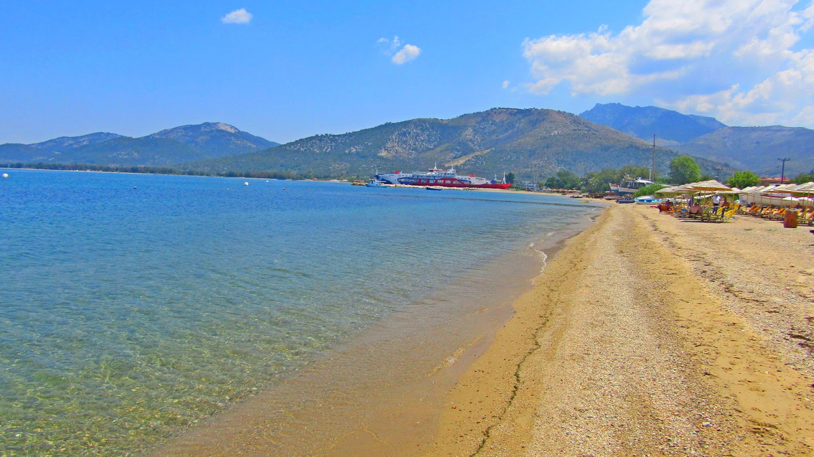 Foto de Aphrodite beach com água cristalina superfície