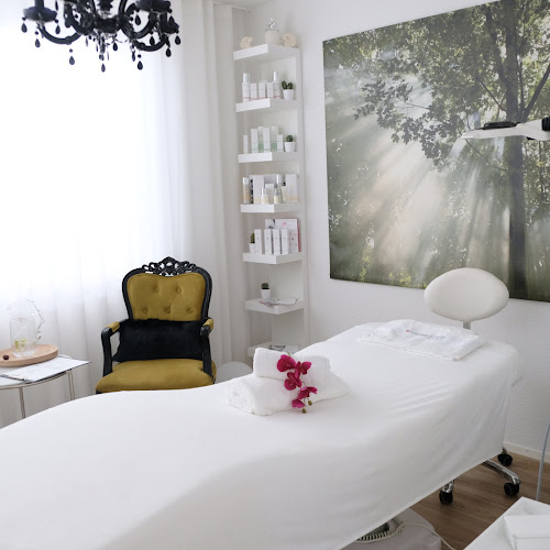‍ ️Madame Relax Institut (Massage, Fussreflexzonen­massage, Kobido Massage, Bindegewebemassage) - Bern