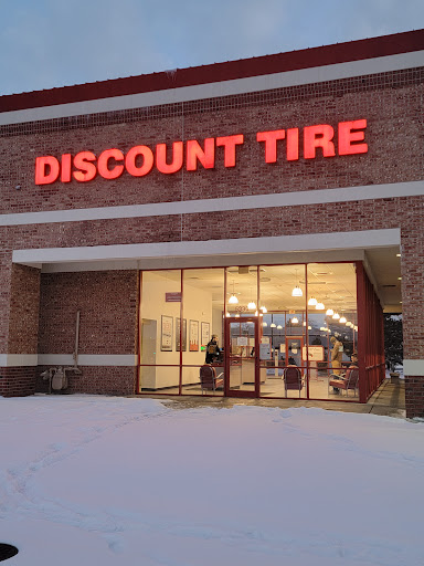 Tire Shop «Discount Tire Store - Arvada, CO», reviews and photos, 5330 Wadsworth Bypass, Arvada, CO 80002, USA