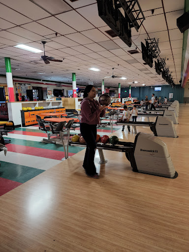 Bowling Alley «San Bruno Bowling Center», reviews and photos, 154 W Main St, Woodland, CA 95695, USA